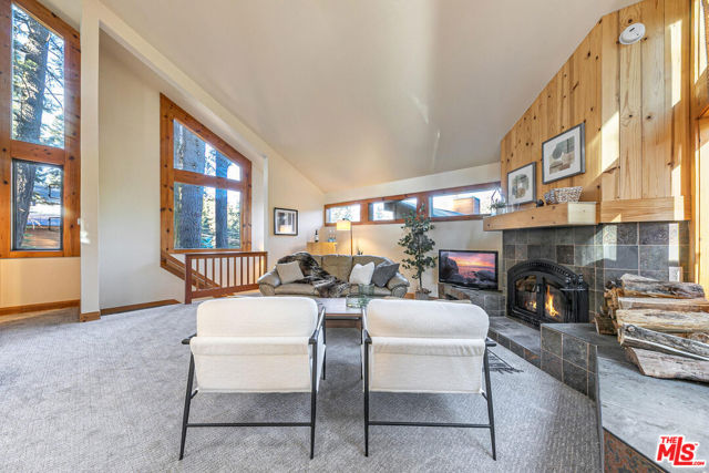 11504 Skislope Way, Truckee CA: https://media.crmls.org/mediaz/3e7e734a-c4b9-4a90-9b45-30c34a9993d8.jpg