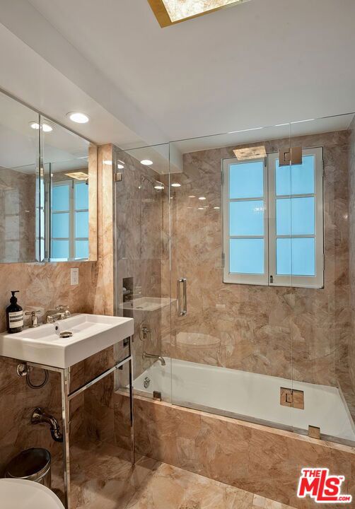 109 North Sycamore Avenue, 204 photo 14