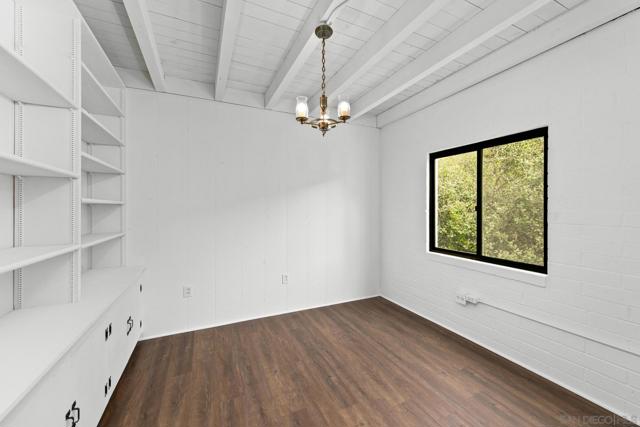 7520 Hillside Dr, La Jolla CA: https://media.crmls.org/mediaz/3e7ecea8-b9ce-41a7-94bf-4538acbc636a.jpg