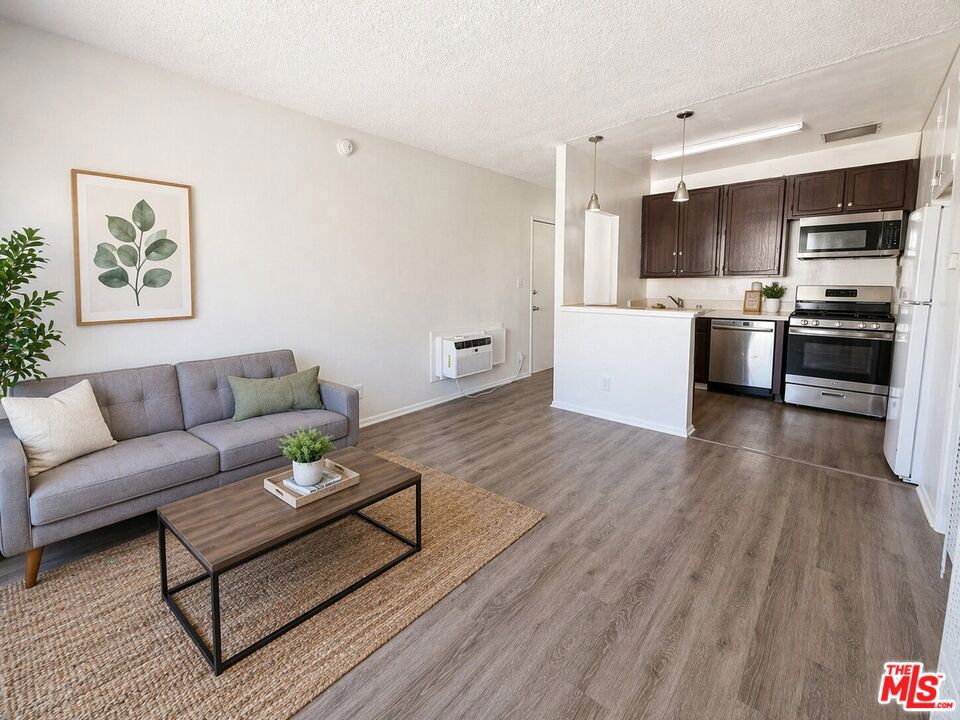 1133 W 36th Place #2
