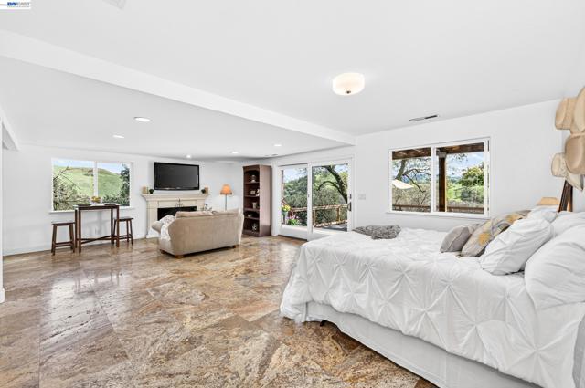 10700 Foothill Rd, Sunol CA: https://media.crmls.org/mediaz/3e7f25f7-ea88-40cd-a7ac-18bc39b25c1f.jpg