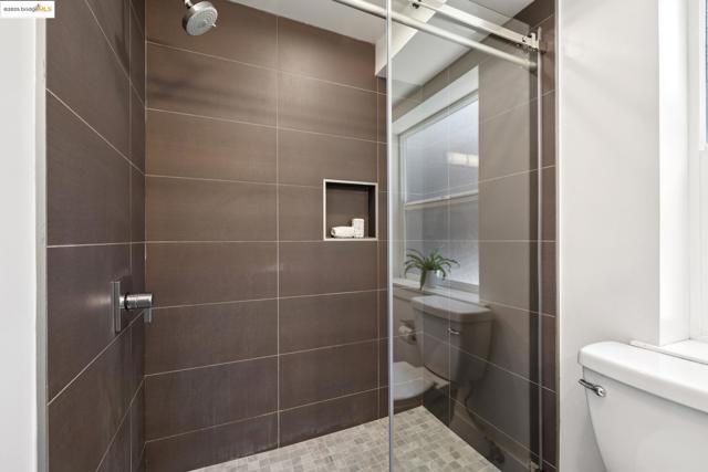 864 Arlington Ave, Oakland CA: https://media.crmls.org/mediaz/3e7f8d34-5332-43c6-ac8e-06bef52d7bcd.jpg
