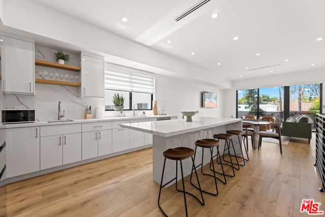 5118 Laurel Canyon Boulevard, Valley Village CA: https://media.crmls.org/mediaz/3e7fb514-ec05-4987-a597-ed5fd61b7608.jpg