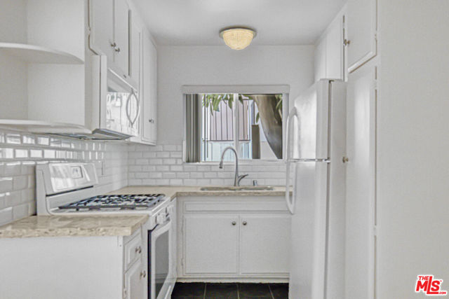 1253 Federal Avenue, Los Angeles CA: https://media.crmls.org/mediaz/3e7fd6a1-6059-43f2-a8aa-662c8cfdeb6b.jpg