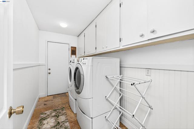 10700 Foothill Rd, Sunol CA: https://media.crmls.org/mediaz/3e803d53-5fad-4c9b-8988-b036baa946ca.jpg