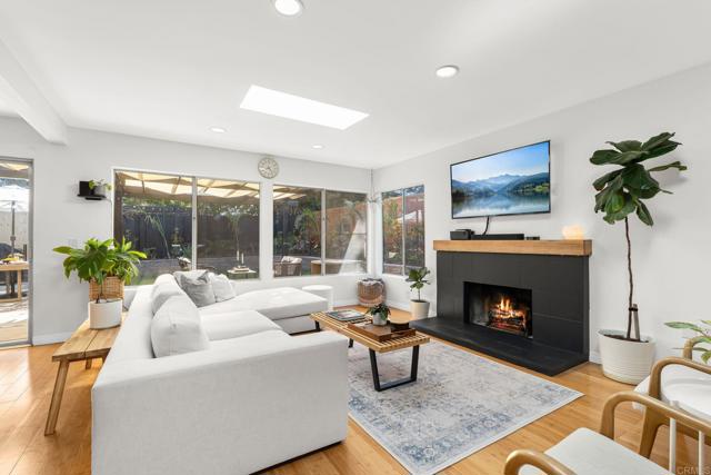 Detail Gallery Image 5 of 37 For 6727 Corintia St, Carlsbad,  CA 92009 - 3 Beds | 2 Baths