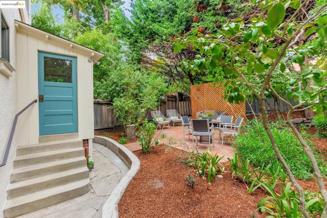 971 Santa Barbara Rd, Berkeley CA: https://media.crmls.org/mediaz/3e806548-dbcb-40c6-a429-d75ebe4784f0.jpg
