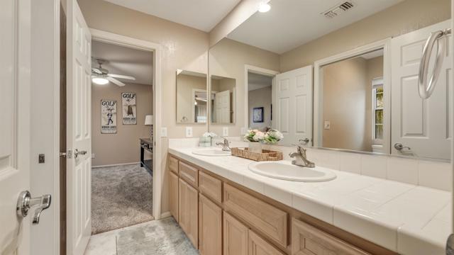 2352 Rock Crest Gln, Escondido CA: https://media.crmls.org/mediaz/3e807071-5e2a-4569-b4ea-4da9de95dda9.jpg