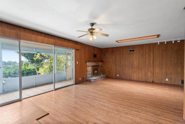 719 Marsolan Ave, Solana Beach CA: https://media.crmls.org/mediaz/3e80fea8-531f-4457-b751-66cf129acb1e.jpg