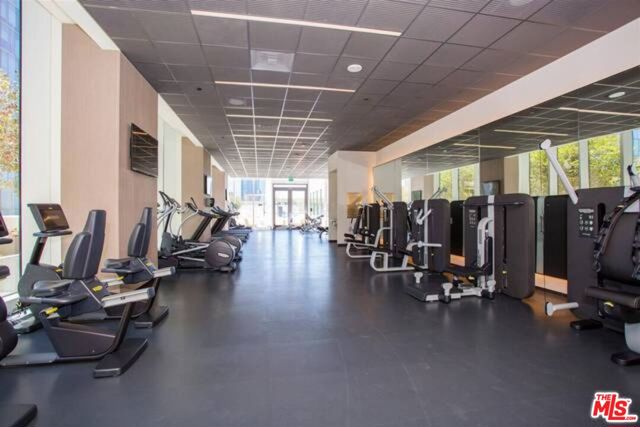 889 Francisco Street, Los Angeles CA: https://media.crmls.org/mediaz/3e815d04-493f-4136-a150-2372179cabe2.jpg