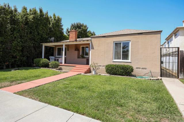 4662 4664 Bancroft, San Diego CA: https://media.crmls.org/mediaz/3e81bfe3-a907-4972-bd83-098ed9591f61.jpg