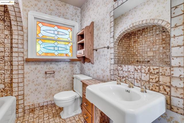 11081 BRENTWOOD BLVD., Brentwood CA: https://media.crmls.org/mediaz/3e81da9e-1fac-48ad-ab87-6b4338b3fa4a.jpg