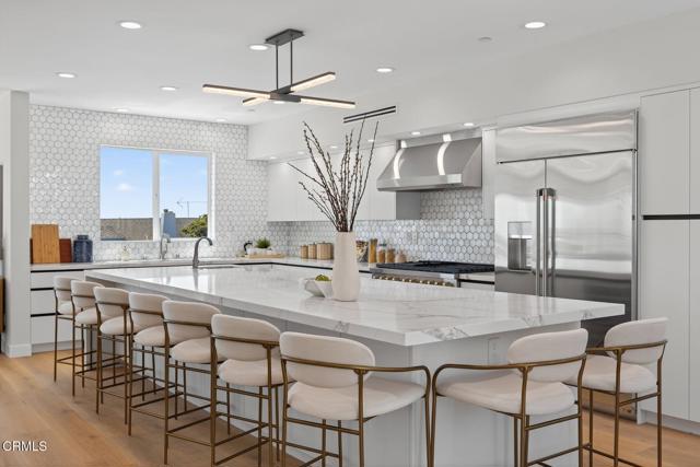 2407 Sunset Drive, Ventura CA: https://media.crmls.org/mediaz/3e81fc03-44cc-40f3-aac3-49a0f073bfb9.jpg