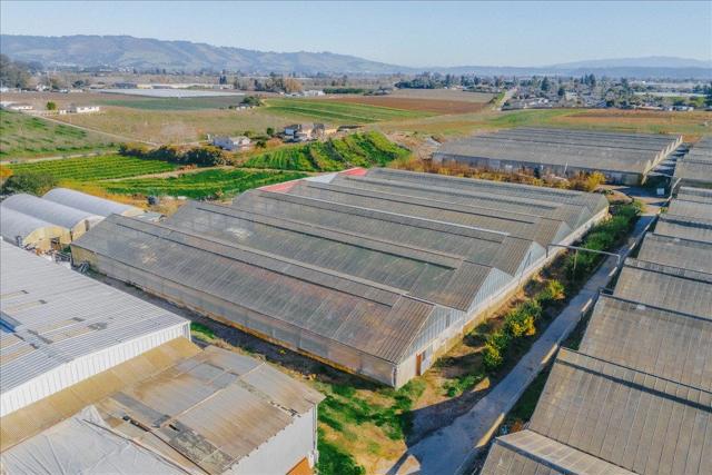 371 Calabasas Road, Watsonville CA: https://media.crmls.org/mediaz/3e82b470-40ec-4528-838c-5655d973dad5.jpg