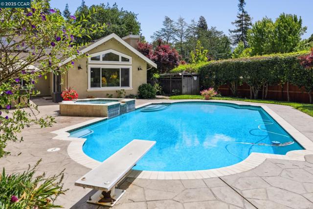 1450 Finley Ln, Alamo CA: https://media.crmls.org/mediaz/3e83adcc-939a-442a-85e9-3a3df2c7615e.jpg