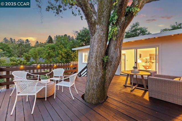 32 California Ave, Orinda CA: https://media.crmls.org/mediaz/3e8460d1-ce9d-4a74-96b9-75f58f41056d.jpg