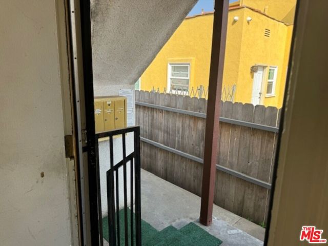 6810 Van Ness Avenue, Los Angeles, California 90047, ,Multi-Family,For Sale,Van Ness,24448883