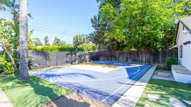 5726 Donna Avenue, Tarzana CA: https://media.crmls.org/mediaz/3e84a3db-eea6-4b8d-81ee-34795d3b7f88.jpg