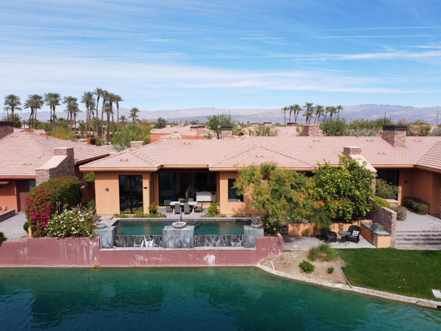 50135 Camino Privado, La Quinta CA: https://media.crmls.org/mediaz/3e84c064-5a48-4cee-b39e-669a0e1f98a1.jpg