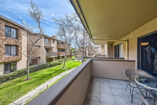 8870 Villa La Jolla Dr, La Jolla CA: https://media.crmls.org/mediaz/3e84e8f7-b3c3-4e31-b9b7-98213763ae44.jpg