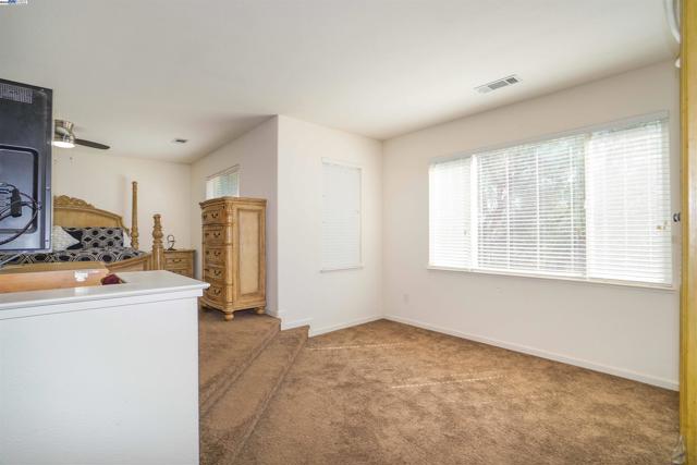5018 Southport Ct, Antioch CA: https://media.crmls.org/mediaz/3e851723-6628-46cb-aedc-d2fb8424ec59.jpg
