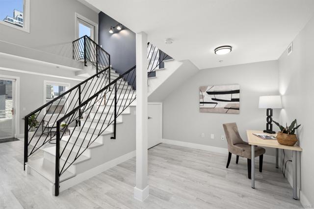 1501 India St, San Diego CA: https://media.crmls.org/mediaz/3e852f6d-0f2e-4af8-82f0-93808bfa8aa8.jpg