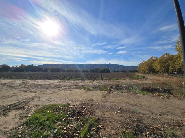 5985 Monterey Road, Gilroy CA: https://media.crmls.org/mediaz/3e857182-8b08-4879-9105-1295fadbc0fe.jpg