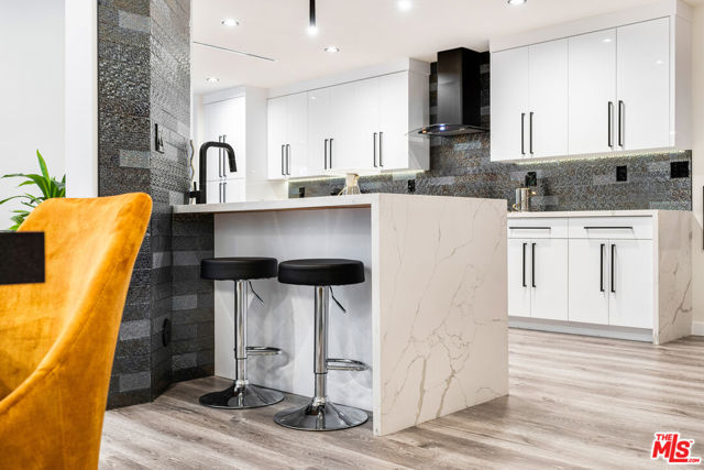 4392 Park Paloma, Calabasas CA: https://media.crmls.org/mediaz/3e85748d-b532-4e79-a525-550289eeab99.jpg