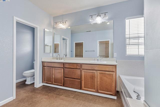 799 Ellerbrook St, Mountain House CA: https://media.crmls.org/mediaz/3e857acc-05ce-46b9-aabd-65359dd582f5.jpg