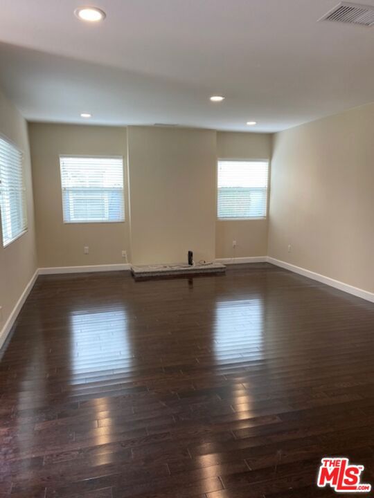 10937 Fairbanks Way, Culver City CA: https://media.crmls.org/mediaz/3e85aa2d-3b63-439c-acbe-b182a17a04ed.jpg