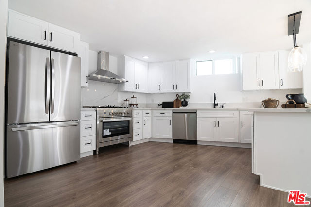 8155 Willow Glen Road, Los Angeles CA: https://media.crmls.org/mediaz/3e864375-d55a-4d4a-92dd-a06a6b63df76.jpg