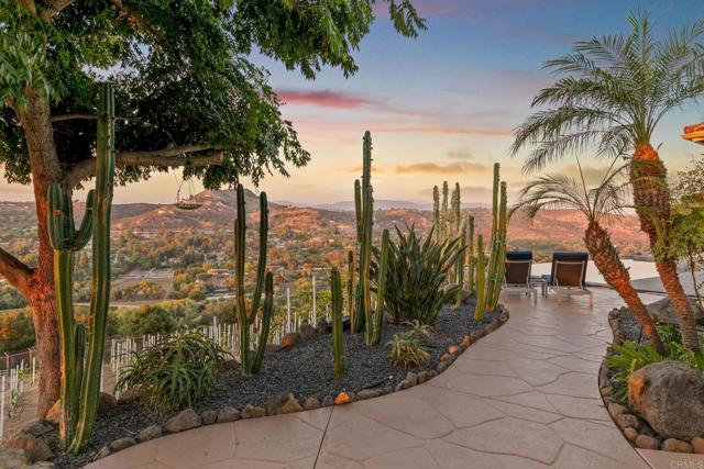 30330 Via Maria Elena, Bonsall CA: https://media.crmls.org/mediaz/3e86974a-48fc-4775-b0ee-1ca3c8046dfe.jpg
