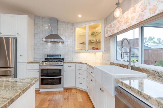 6714 Bedlow Ct, San Diego CA: https://media.crmls.org/mediaz/3e86a41f-4d90-4324-af8e-40c8556c95b9.jpg
