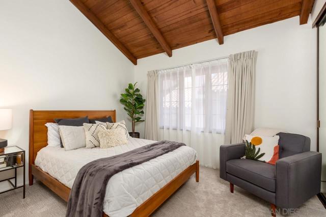 8666 Villa La Jolla Dr, La Jolla CA: https://media.crmls.org/mediaz/3e86b1ca-3131-4d25-a07e-f030b5672f79.jpg
