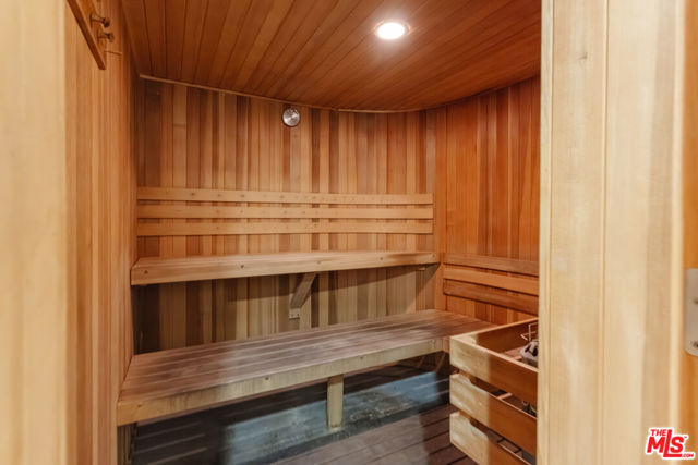 3950 Via Dolce, Marina del Rey CA: https://media.crmls.org/mediaz/3e86ebac-6479-4617-872f-ade76caf9675.jpg