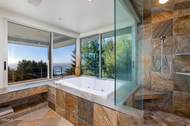 43850 Buckhorn Cove E Road, Little River CA: https://media.crmls.org/mediaz/3e873751-6eac-42dc-a225-71520db5ff12.jpg