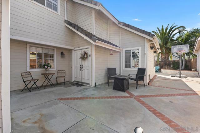 10496 Rancho Carmel dr, San Diego CA: https://media.crmls.org/mediaz/3e879f28-3822-47a3-a5b0-61c1e6823118.jpg