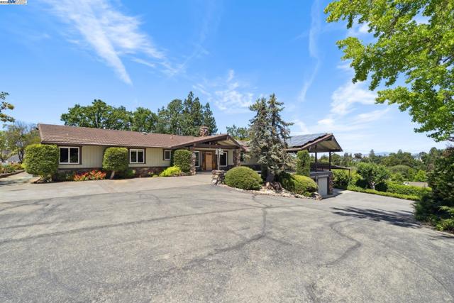 4558 Bernal Ave, Pleasanton CA: https://media.crmls.org/mediaz/3e87bf09-db83-4056-b469-b5e9bbddeb64.jpg