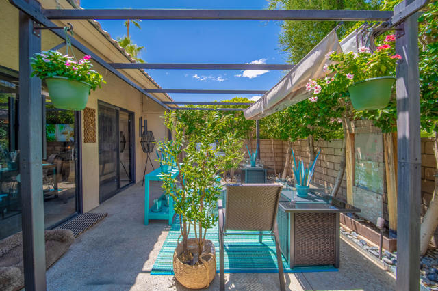 70100 Mirage Cove Drive, Rancho Mirage CA: https://media.crmls.org/mediaz/3e881cf5-e743-4c32-825f-7f370daab11e.jpg