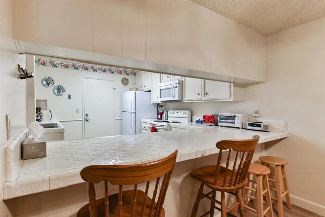 Detail Gallery Image 9 of 31 For 1068 Isabella Avenue, Coronado,  CA 92118 - 3 Beds | 2/1 Baths