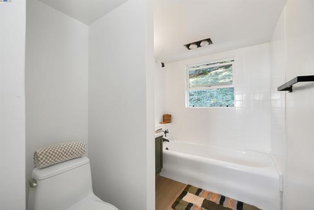 102 Castlewood Dr, Pleasanton CA: https://media.crmls.org/mediaz/3e88c4d2-71f8-431b-8ed7-694e5b07b2d6.jpg