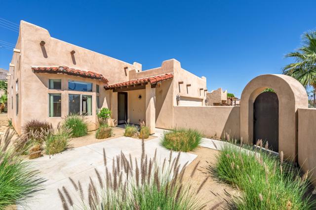 51885 Avenida Bermudas, La Quinta CA: https://media.crmls.org/mediaz/3e88ee0b-feb7-4248-b601-9a45594e3efa.jpg