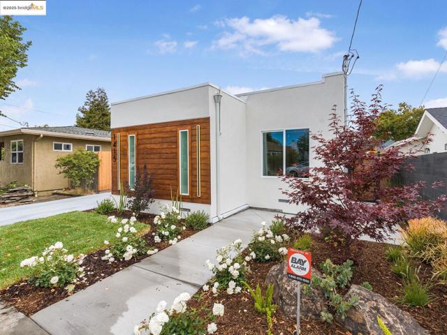1415 10Th St, Berkeley CA: https://media.crmls.org/mediaz/3e88f95d-b04a-4096-b863-fbef35130875.jpg