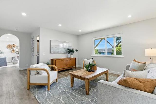 730 Sierra Street, Moss Beach CA: https://media.crmls.org/mediaz/3e895ea2-4dba-4f69-a415-49bee3fe9975.jpg