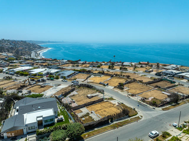 18449 Kingsport Drive, Malibu CA: https://media.crmls.org/mediaz/3e89df4c-c541-45a3-ac1f-8ae03098104f.jpg