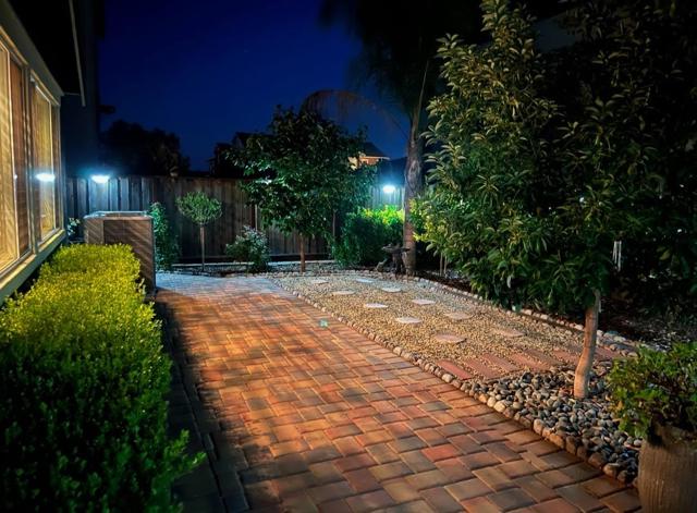 1188 Viognier Way, Gilroy CA: https://media.crmls.org/mediaz/3e8a74eb-5051-47bb-ab1e-84da98186953.jpg