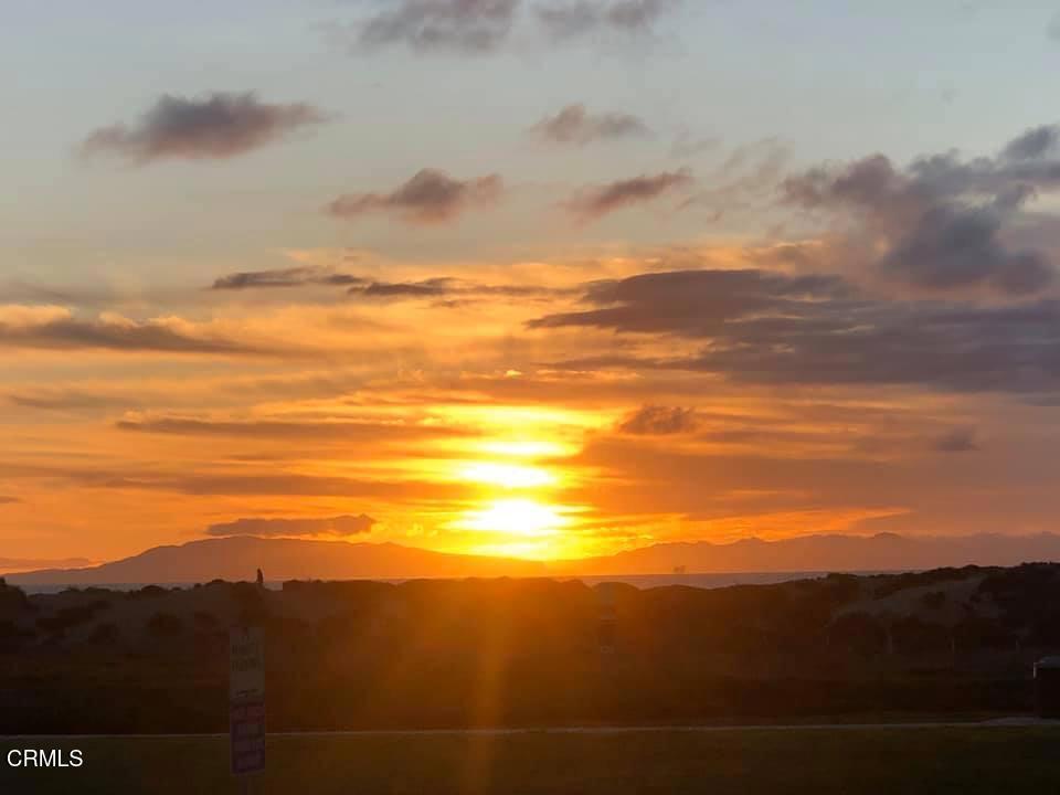 https://media.crmls.org/mediaz/3e8b813d-533b-4812-accf-f8c00889520b.jpg?preset=X-Large
