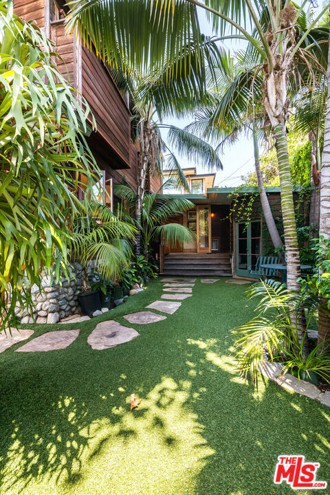 454 E Rustic Road, Santa Monica CA: https://media.crmls.org/mediaz/3e8b9bf9-1786-4eb6-aa37-0b16878516b6.jpg