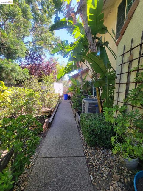 4729 Matterhorn Ct, Antioch CA: https://media.crmls.org/mediaz/3e8bd330-b752-4f07-b128-4feec7ec05a8.jpg