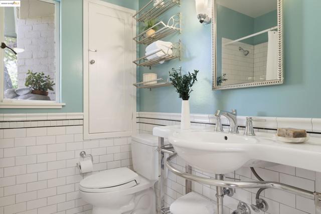 1971 Hoover Ave, Oakland CA: https://media.crmls.org/mediaz/3e8c5bfa-893e-4176-8ac8-3b34c74c1f81.jpg